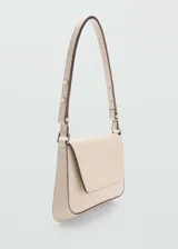 Bolso color crema con efecto piel, asa ajustable, cierre de clip metálico, tamaño mediano, asa de hombro y forro interior.