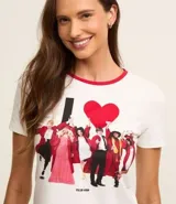 Conjunto de pijama short doll de algodón con estampado de High School Musical. Incluye una remera de manga corta con cuello redondo y un short con cintura elástica.