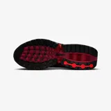 Zapatillas Nike Air Max Dn Bred, color negro con detalles en rojo.