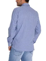 Camisa de manga larga color lila, confeccionada con mezcla de algodón y lana, presenta cuello italiano y bolsillo de pecho con logo bordado.