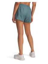 Short deportivo Under Armour Fly By 3 para mujer, color celeste, con cintura elástica, logo estampado en la pierna izquierda y bolsillo lateral con cierre.