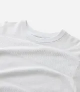 Buzo de hombre con cuello redondo, corte comfort, manga larga con puños ajustados y tejido texturizado.