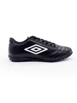 Championes de fútbol Umbro Classic II TF, color negro con logo blanco en el lateral. Capellada de PU, forro de poliéster, suela de caucho y plantilla de poliéster.