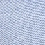 Short de jean celeste con cintura paper bag, bolsillos delanteros y traseros.