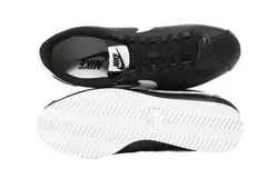 Championes de cuero negro con suela de goma texturizada, diseñados para máximo confort y tracción.
