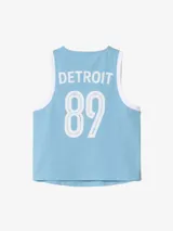 Musculosa celeste con cuello y sisas ribeteadas en blanco. Estampado frontal con el logo de Carhartt WIP en blanco.