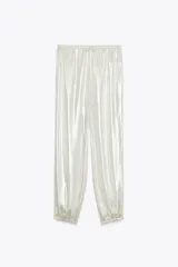 Pantalón bombacho plateado de tiro medio con cintura elástica ajustable con cordones y puños elásticos.