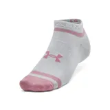 Medias deportivas Under Armour Essential Low Cut, color blanco con logo bordado en color lila.