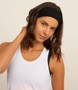 Musculosa deportiva roja de microfibra con perforaciones y espalda estilo nadador.