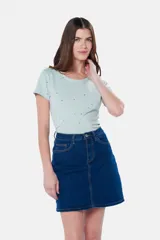 Minifalda de jean azul oscuro con spandex.