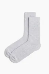 Pack de cinco pares de medias de caña media color gris claro, de tejido fino de mezcla de algodón suave con borde superior elástico.