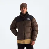 Campera puffer The North Face modelo 1996 Retro Nuptse 700, color marrón con canesú negro.