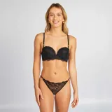 Sujetador negro de encaje con aros y push up, con tirantes finos regulables.