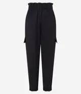 Pantalón jogger negro de viscosa con cintura elástica y bolsillos cargo laterales.