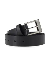 Cinturón de cuero negro con hebilla cuadrada plateada.