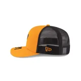 Gorro de visera curva New Era, modelo 9SEVENTY, color naranja con paneles traseros de malla negra, logo de McLaren bordado en el frente y número 81 bordado en la visera.