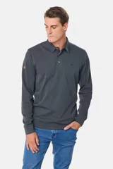 Polo de jersey liso en color azul, de manga larga y corte clásico.