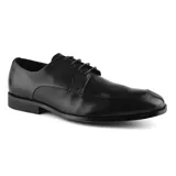 Zapato de vestir acordonado de cuero negro, con puntera lisa y suela de goma.