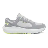 Championes Under Armour Charged Versurge, color gris y blanco con detalles en rojo.