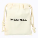 Billetera negra de cuero reciclado con logo Merrell grabado en la parte inferior.