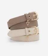 Kit de dos cinturones finos, uno color beige y otro color marrón, con hebilla dorada y colgante de triángulo.