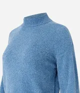Buzo suéter de chenille color blanco, con cuello alto y rib en puños, cuello y bajo.