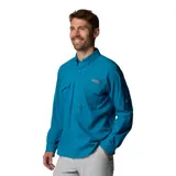 Camisa de manga larga Columbia Shadowcaster Zero para hombre, color azul. Confeccionada con tejido transpirable de secado rápido, protección UV, tecnología refrescante y absorción del sudor. Cuenta con cuello de protección solar, ventilación, mangas enrollables, bolsillos de seguridad, parche de limpieza para gafas de sol, portacañas y bucle de utilidad.