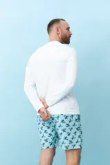 Remera de manga larga color gris.