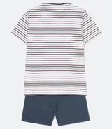 Conjunto de pijama corto para hombre marca Viko, compuesto por remera de manga corta con cuello redondo y short liso con cintura elástica. La remera es blanca con rayas horizontales en azul y bordó.