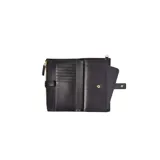 Cartera de pulsera Marc Jacobs de cuero negro con logo dorado, cierre superior con cremallera, compartimentos para efectivo, ranuras para tarjetas, bolsillos abiertos y correa de muñeca extraíble.