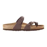 Sandalias Birkenstock modelo Mayari, color marrón, con dos correas ajustables con hebilla metálica y plantilla anatómica de corcho y látex.