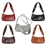 Mini bag de cuero sintético con correa corta de hombro y correa larga extraíble. La correa de hombro está decorada con tachas.