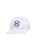 Gorro deportivo Under Armour blanco de malla con logo en el frente.