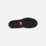 Bota de cuero negra con cordones, suela de goma y tirador trasero.