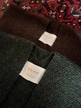 Ruana de 100% baby alpaca, color marrón chocolate, de 100 x 150 cm.