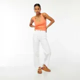 Musculosa de punto acanalado color salmón, con escote redondo.