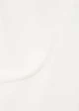 Vestido blanco corto con breteles anchos y escote cuadrado. Diseño entallado sin cierre.