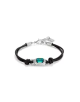 Pulsera de cuero negra, bañada en plata de ley, con un cristal verde central.