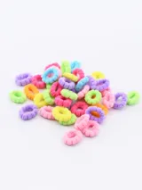 Pack de 50 gomitas de pelo elásticas de colores surtidos.