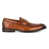 Zapato mocasín de cuero negro, con detalle de antifaz en el empeine.