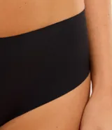 Kit de dos bombachas boyshort de microfibra, una color beige y otra negra, con corte a hilo.