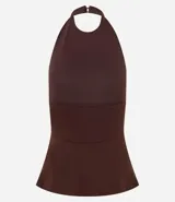 Top de color marrón oscuro con cuello halter y corte peplum ajustado a la cintura.