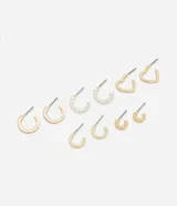 Set de seis pares de caravanas doradas con forma de argolla, con diferentes diseños: un par liso, un par con strass, un par con perlas, un par trenzado, un par con forma de corazón.
