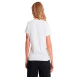 Remera blanca de manga corta con cuello redondo y logo de CAT estampado en el pecho.