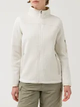 Campera polar color crema con cierre frontal completo, cuello alto y bolsillo con cierre en la manga izquierda.