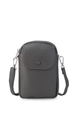 Bandolera pequeña tipo 'phonebag' de símil cuero color gris oscuro, con correa ajustable del mismo material. Posee un compartimento principal con cierre superior y un bolsillo frontal con tapa que se asegura con un broche metálico.