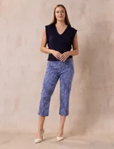 Pantalón capri estampado marca Zac & Rachel, con pretina ancha elastizada.