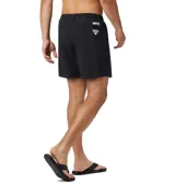 Short de baño negro Columbia Backcast III con tecnología Omni-Shade™ UPF 50, de secado rápido, con cintura elástica ajustable con cordón, bolsillos laterales de malla, bolsillo trasero con cremallera y forro interior de malla.