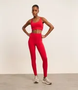 Calza deportiva roja de microfibra con cintura alta y bolsillo trasero.