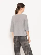 Sweater tejido con lurex, color beige, de silueta holgada y estilo remerón, con mangas cortas.